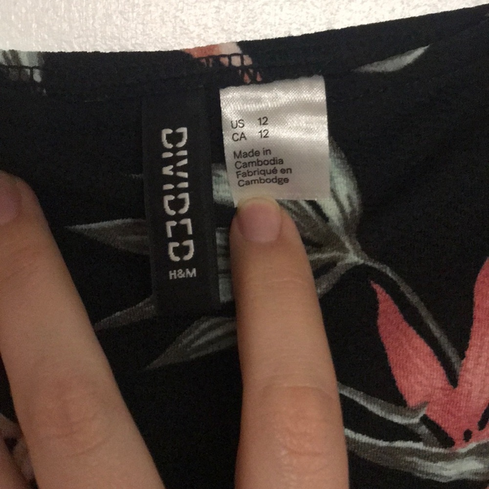 H&M Dress BRAND NEW, no tags, never worn - Picture 2 of 2